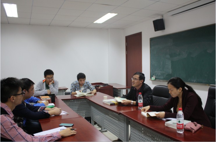 化学系“沐浴书香,阅读经典”读书沙龙第二期活动举行